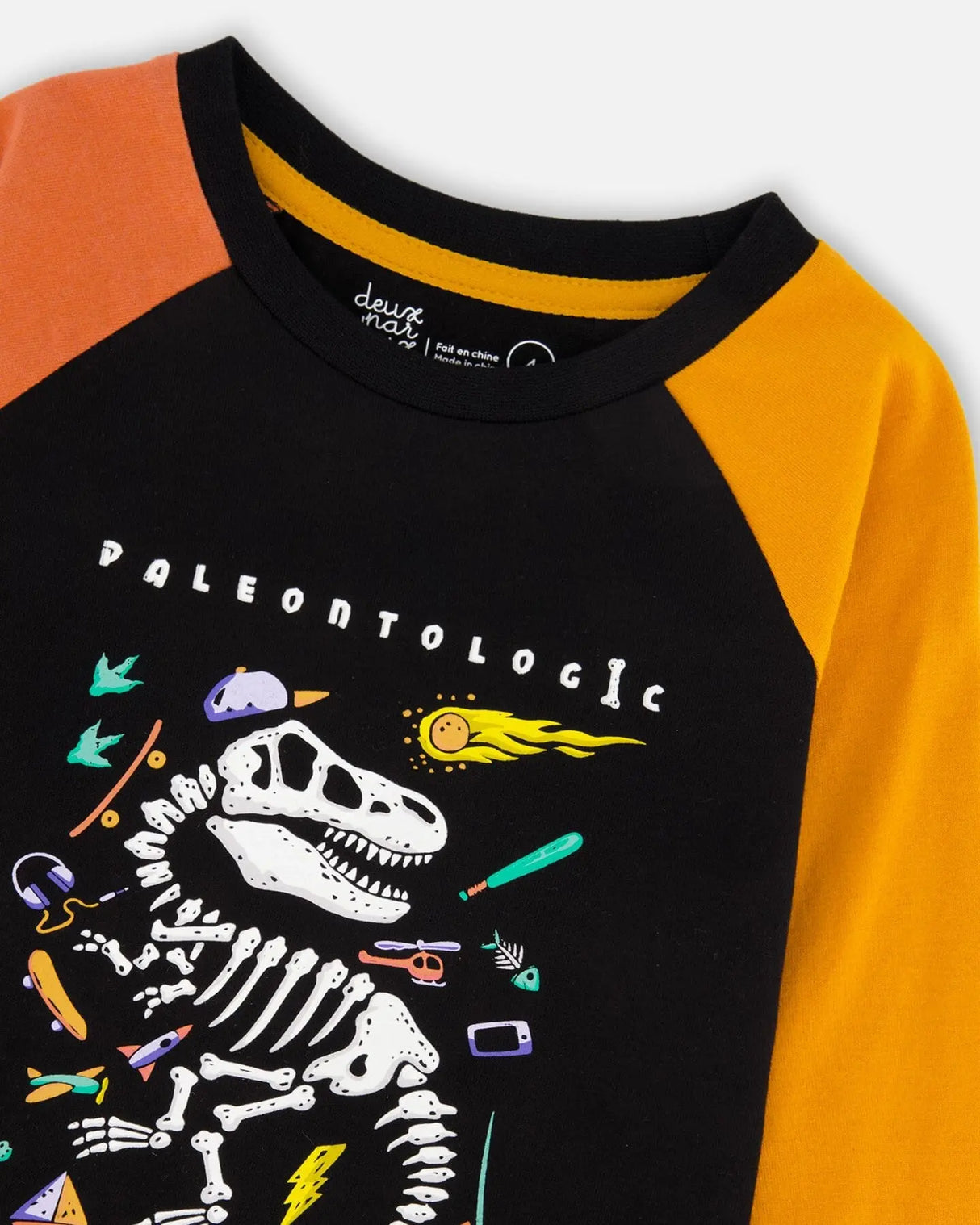 Black Long Sleeve Raglan T-Shirt With Glow-In-The-Dark Dinosaur Print | Deux par Deux | Jenni Kidz