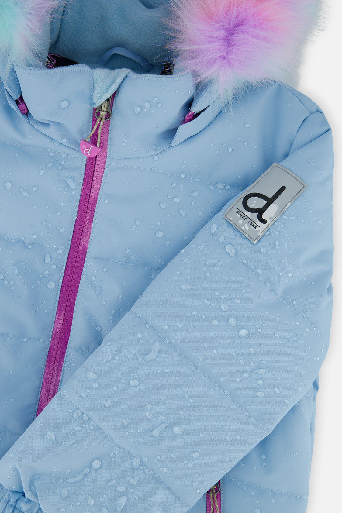 Deux par Deux girls PLAY snowsuit, light blue – close-up of the water-repellent jacket shell and logo patch