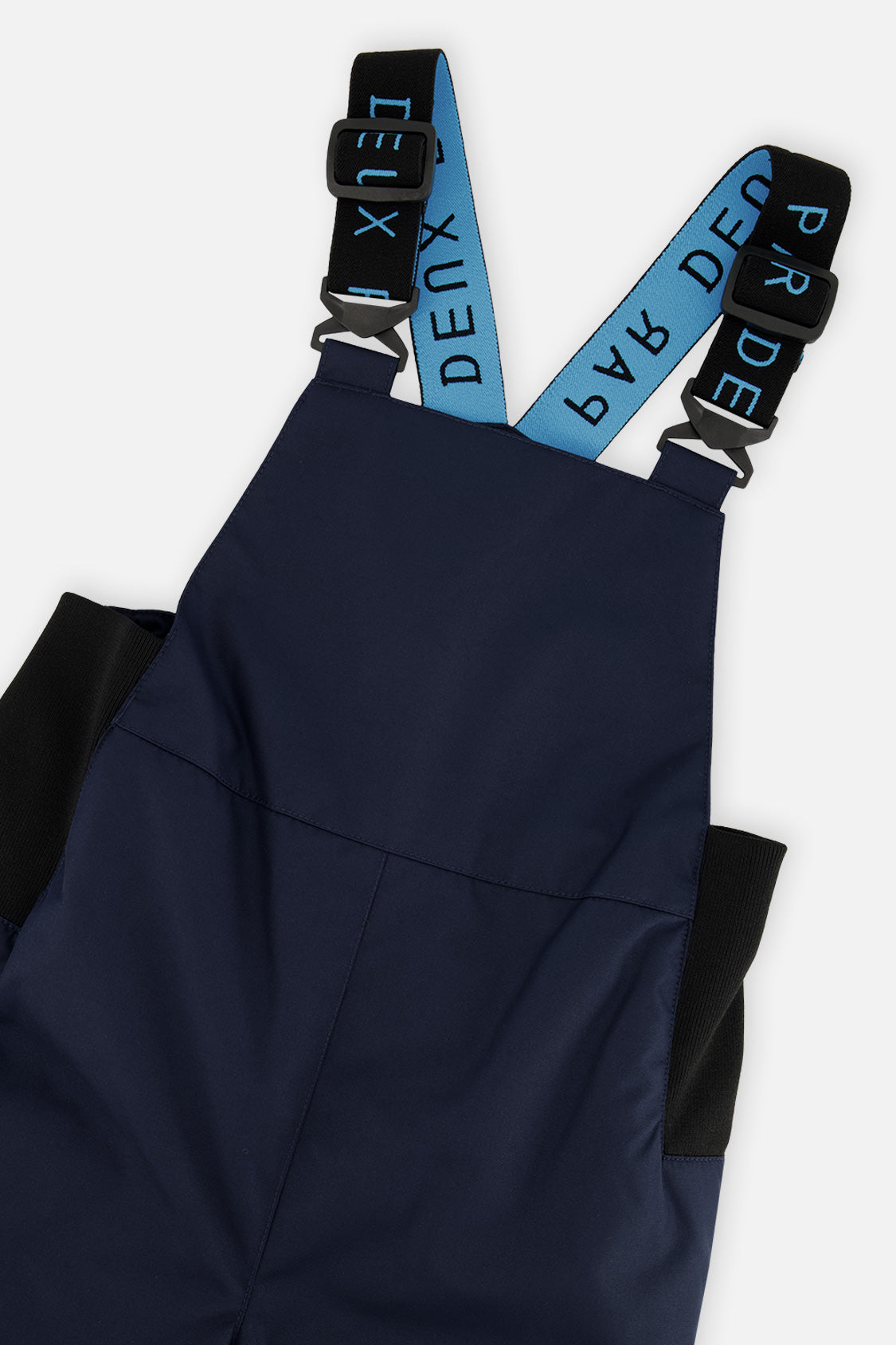 Deux par Deux boys DISCOVER snowsuit, bright blue and navy – close-up of the bib and suspender buckles