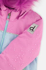 Deux par Deux girls DISCOVER snowsuit, pinkish violet colour-block – close-up of the water-repellent jacket shell and logo patch