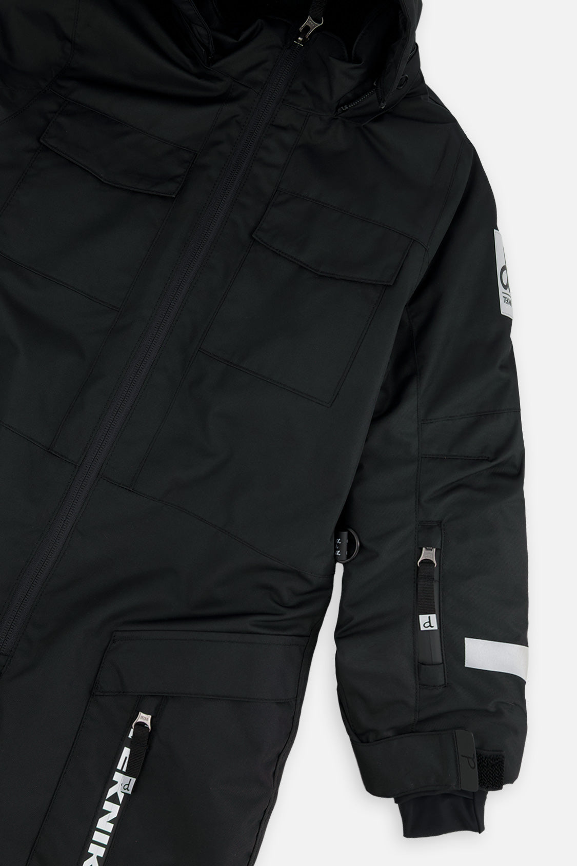 Deux par Deux kids' Teknik one-piece snowsuit in black – sleeve detail close-up