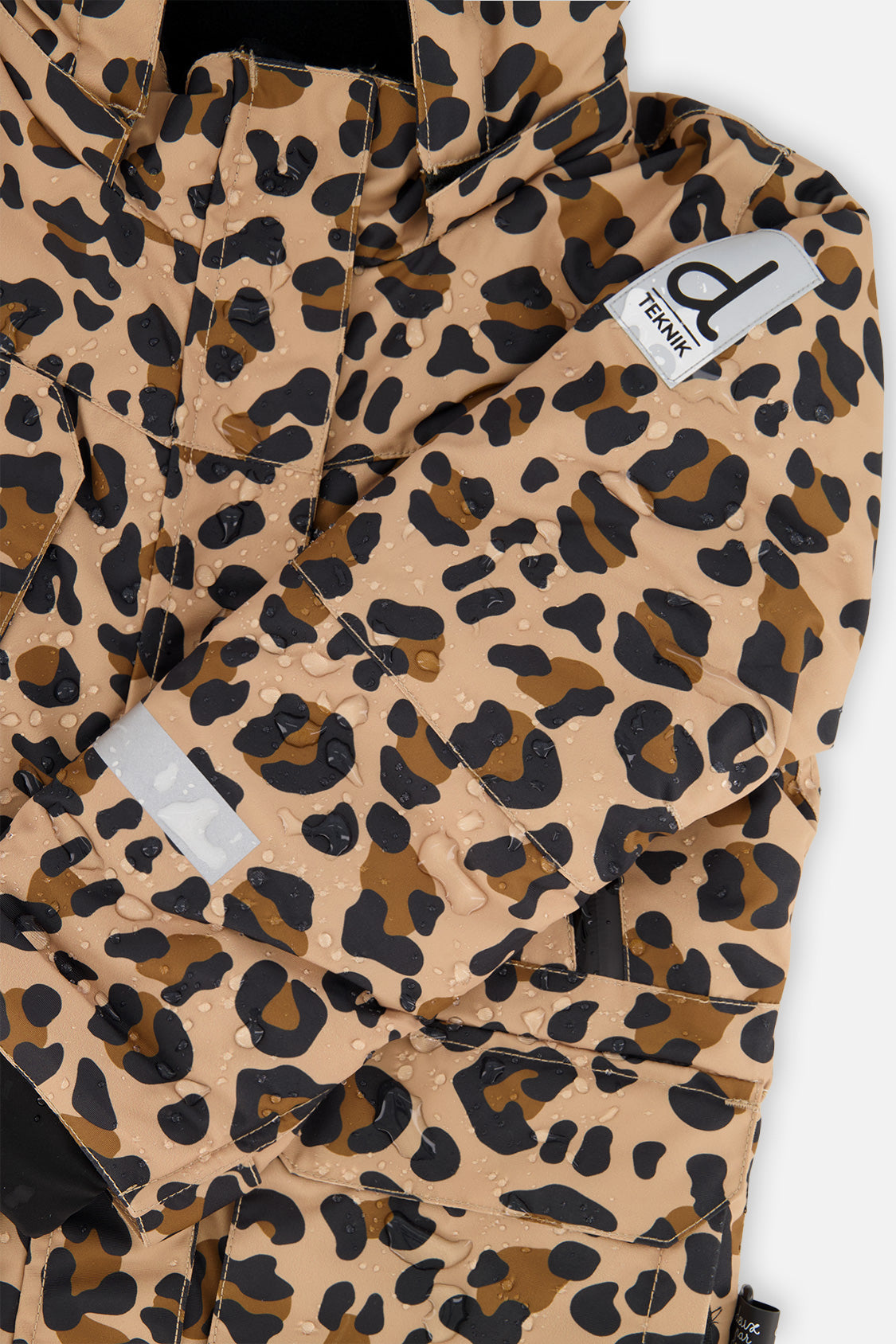 Deux par Deux girls' Teknik two-piece snowsuit, leopard print jacket with black pants – logo badge close-up
