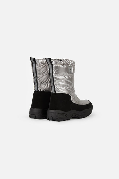 Deux par Deux girls' silver quilted winter boots – pair, back view