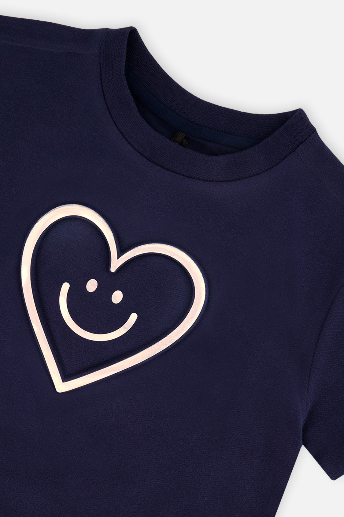 Deux par Deux girls' dark blue jersey T-shirt with holographic heart – close-up of the embossed heart